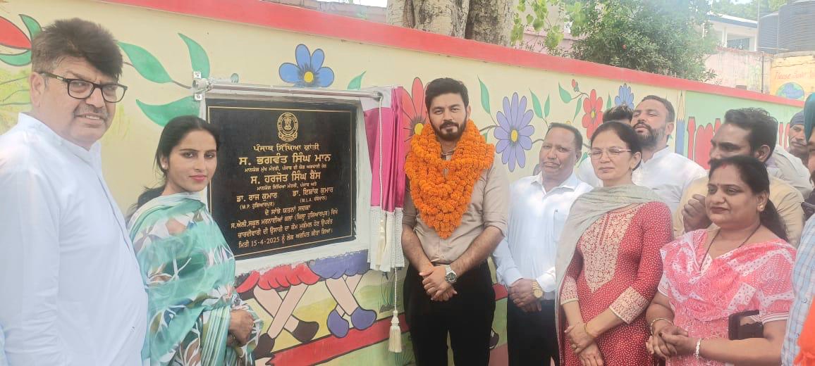 विधायक ईशांक कुमार ने स्कूलों में 34 लाख रुपए की लागत से करवाए गए कार्यों का उद्घाटन किया